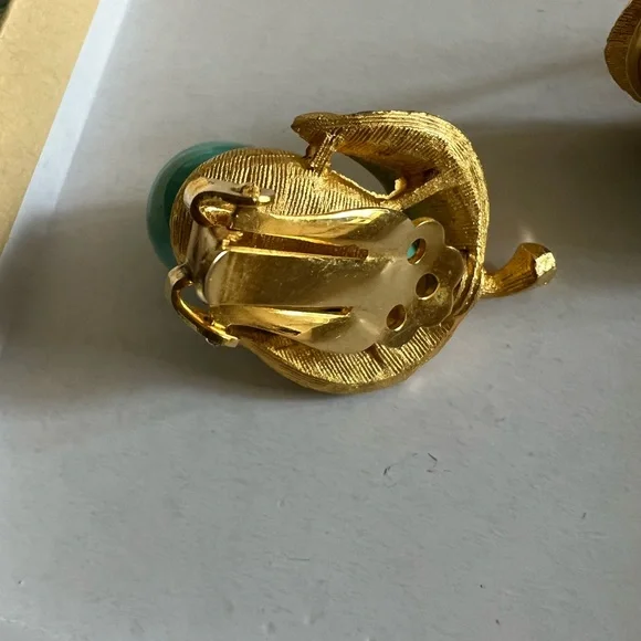 Vintage Pend Clip on Earrings / Pear Shape -Turquoise and Gold Tone! - Picture 8 of 16